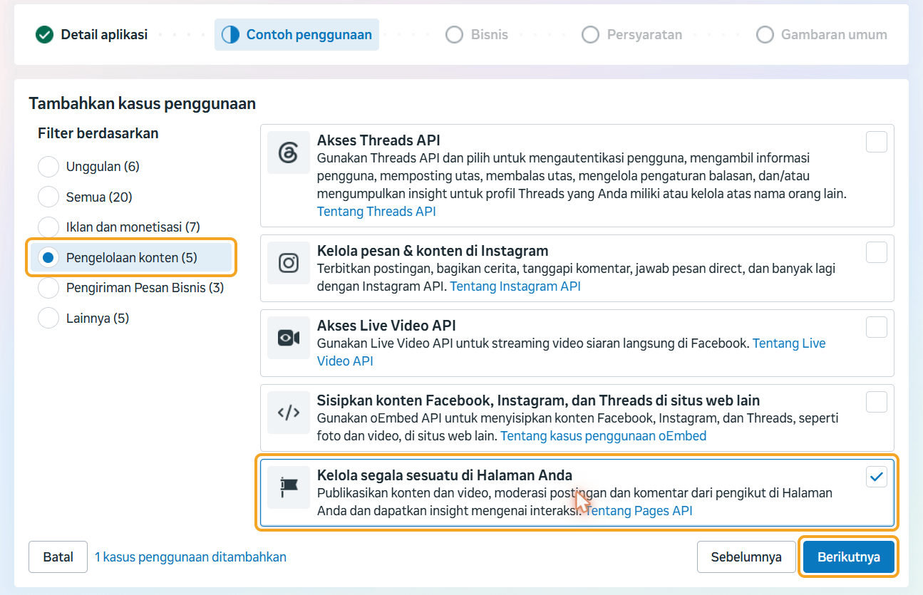 Langkah Contoh penggunaan (judulnya "Tambahkan kasus penggunaan"): filter Pengelolaan konten, kartu "Kelola segala sesuatu di Halaman Anda" tercentang, dan tombol Berikutnya disorot; di bawah tertulis "1 kasus penggunaan ditambahkan".
