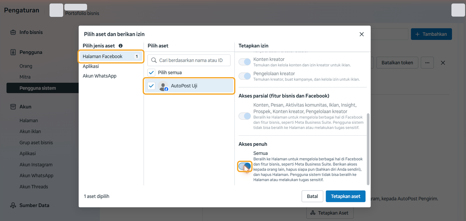 Jendela "Pilih aset dan berikan izin": jenis aset Halaman Facebook, aset "AutoPost Uji" tercentang, dan sakelar "Semua" pada bagian Akses penuh menyala — ketiganya disorot. Di kaki jendela: "1 aset dipilih", Batal, Tetapkan aset.