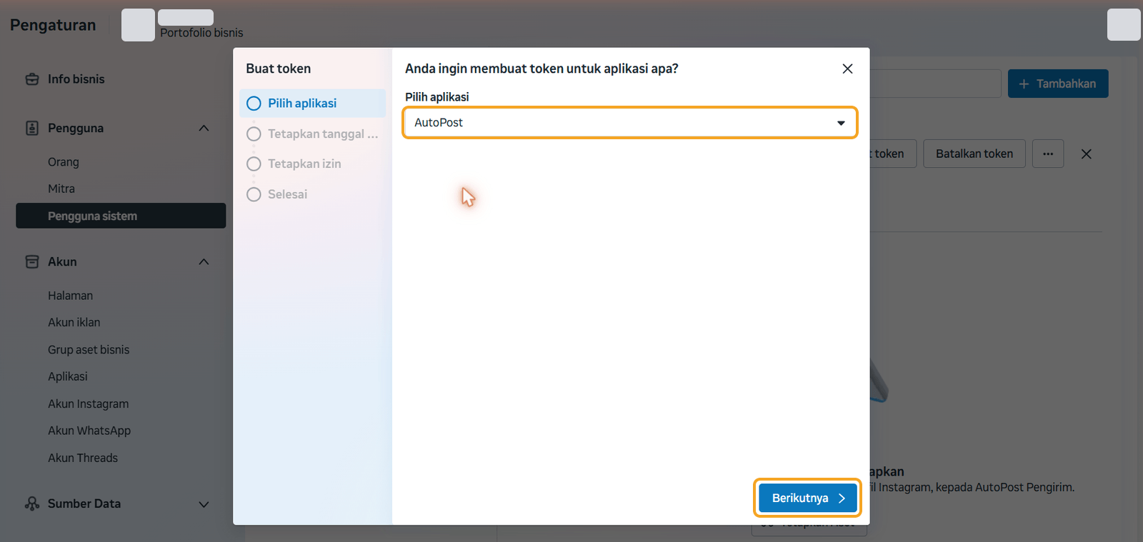 Jendela Buat token, langkah Pilih aplikasi: "Anda ingin membuat token untuk aplikasi apa?", pilihan aplikasi berisi "AutoPost" dan tombol Berikutnya disorot.
