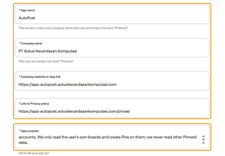 Formulir Connect App, bagian pertama: App name, Company name "PT Solusi Kecerdasan Komputasi", Company website or App link, dan Link to Privacy policy ".../privasi" disorot bersama; kolom App purpose disorot terpisah. Di tangkapan ini App name masih berisi "AutoPost" — nama yang kemudian ditolak (13.3).