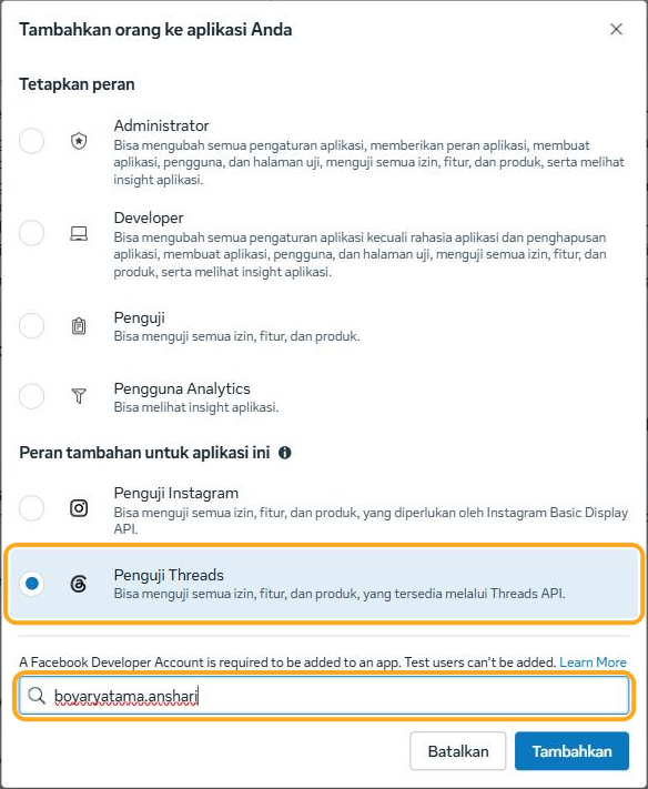 Jendela "Tambahkan orang ke aplikasi Anda": pilihan "Penguji Threads" di bagian "Peran tambahan untuk aplikasi ini" terpilih (benar), dan kolom pencarian berisi nama Instagram, bukan nama Threads (salah) — keduanya disorot.
