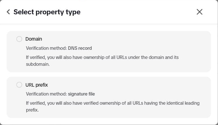 Jendela "Select property type": pilihan Domain ("Verification method: DNS record" — "If verified, you will also have ownership of all URLs under the domain and its subdomain.") dan URL prefix ("Verification method: signature file").