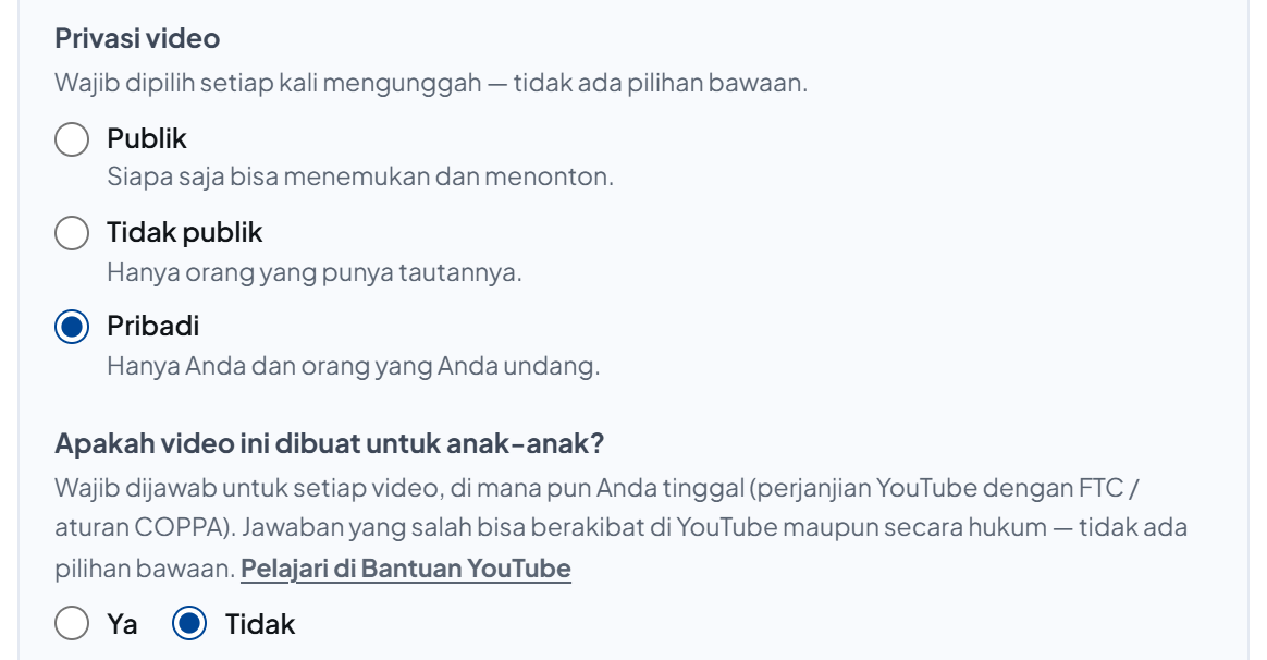 Bagian tengah panel YouTube yang sudah diisi: "Privasi video — Wajib dipilih setiap kali mengunggah — tidak ada pilihan bawaan." dengan Publik, Tidak publik, dan Pribadi (terpilih) beserta keterangannya; "Apakah video ini dibuat untuk anak-anak?" dengan penjelasan COPPA, tautan "Pelajari di Bantuan YouTube", jawaban Tidak.